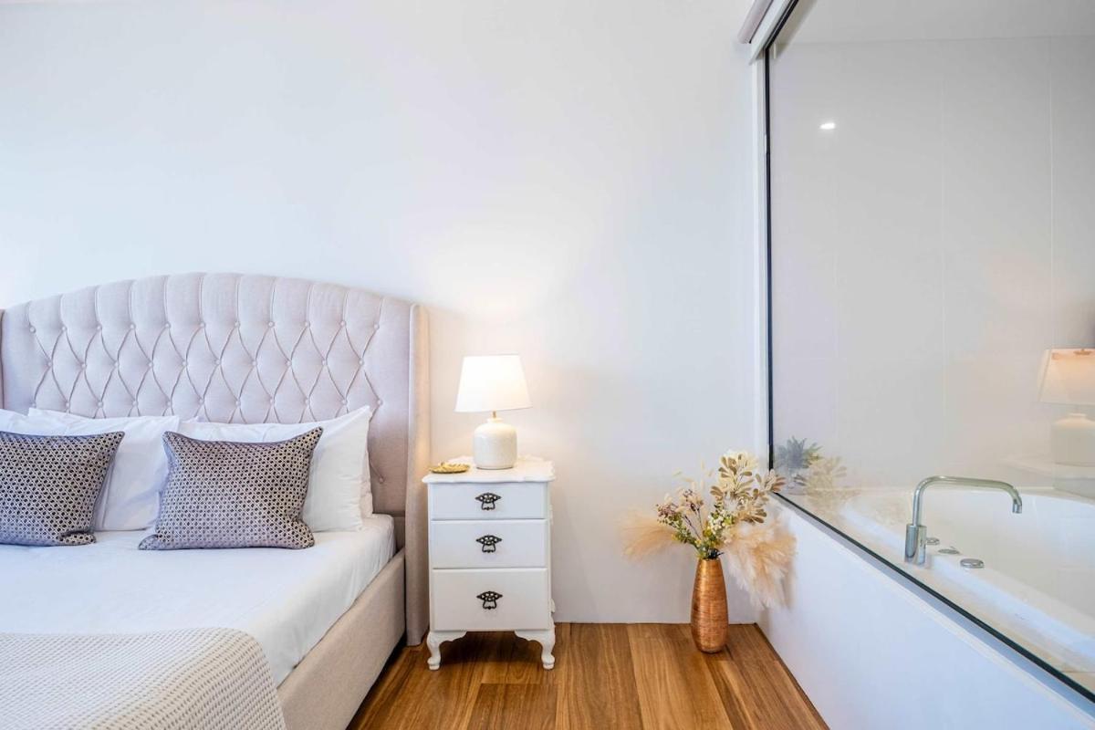 Level 29 Sky 2br Ocean View Apartment Gold Coast